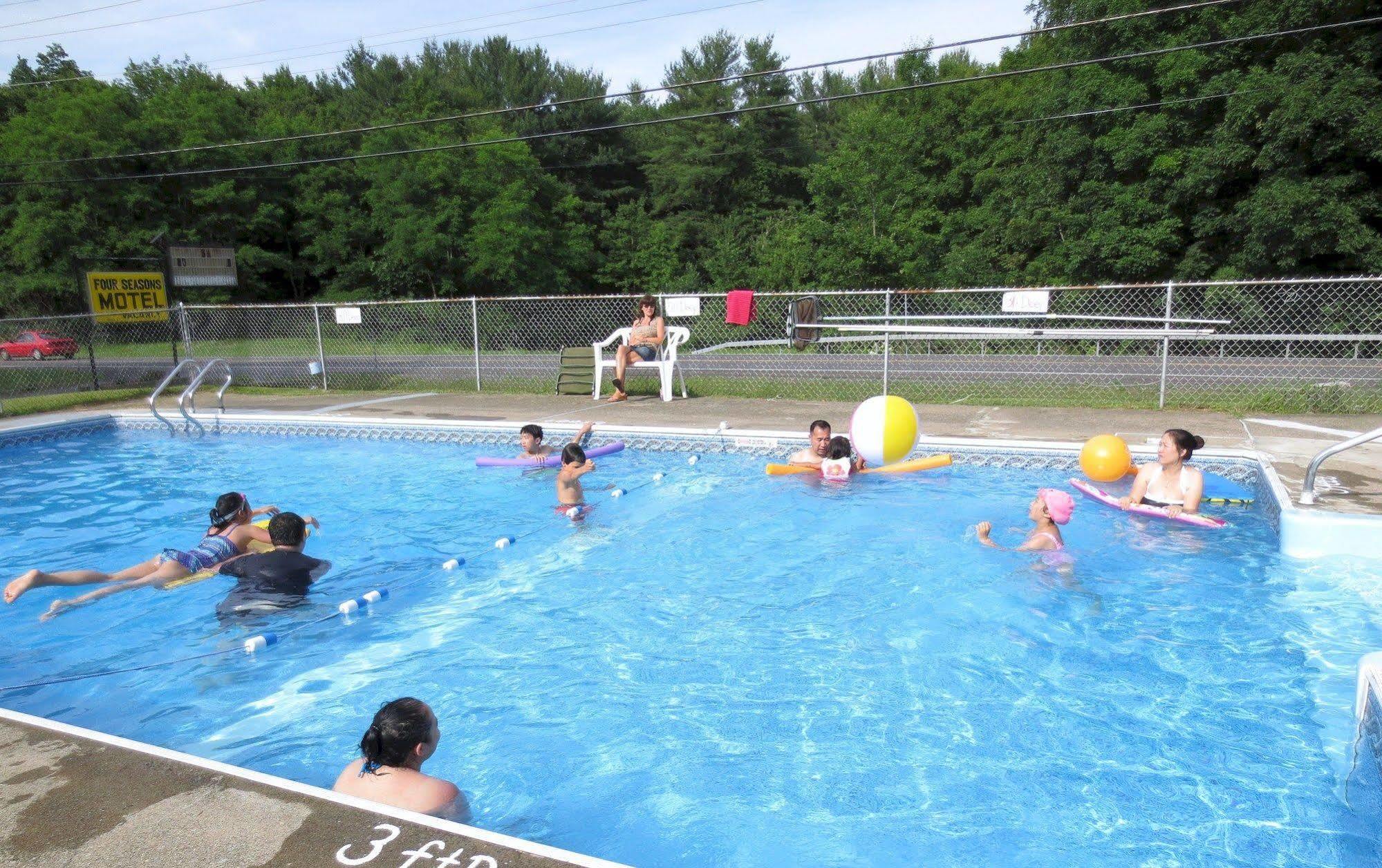 Four Seasons Motel Catskill Exterior photo
